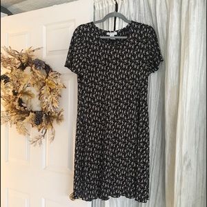 black/tan ruffled, knee length t-shirt style dress